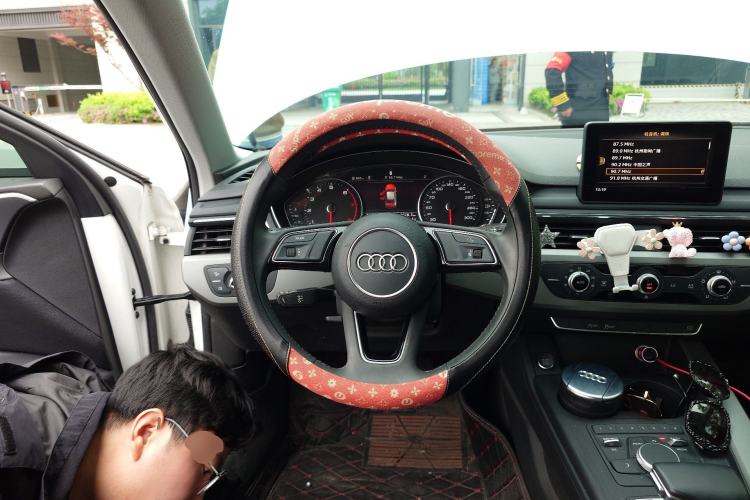 Used Audi A4L 2018 30th Anniversary Edition 30 TFSI Ambition Model Steering Wheel