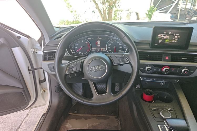 Used Audi A4L 2018 30th Anniversary Edition 40 TFSI Trendy Model Steering Wheel