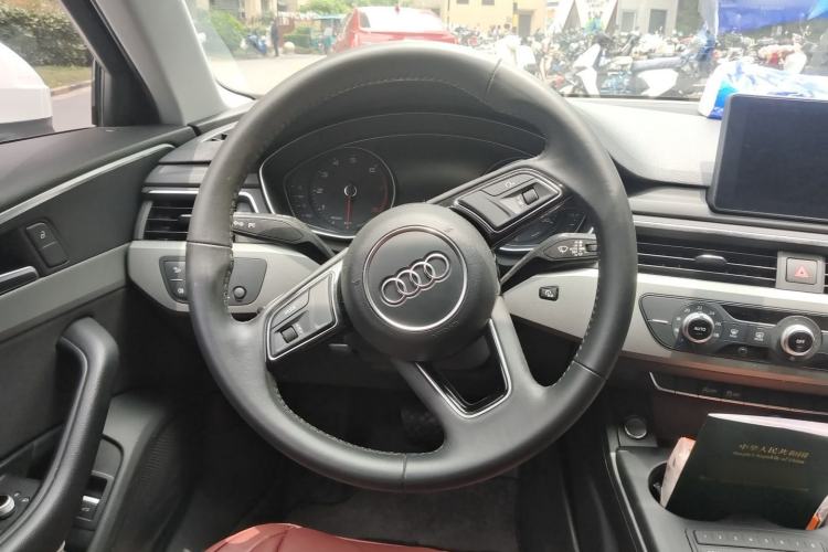 Used Audi A4L 2018 30th Anniversary Edition 30 TFSI Ambition Model Steering Wheel