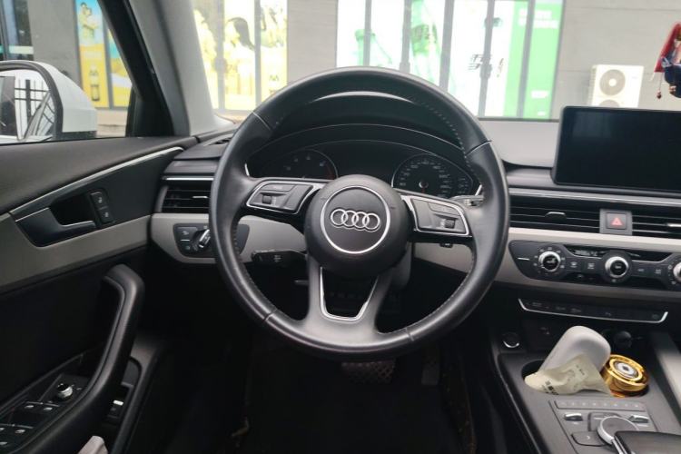 Used Audi A4L 2018 30th Anniversary Edition 40 TFSI Trendy Model Steering Wheel