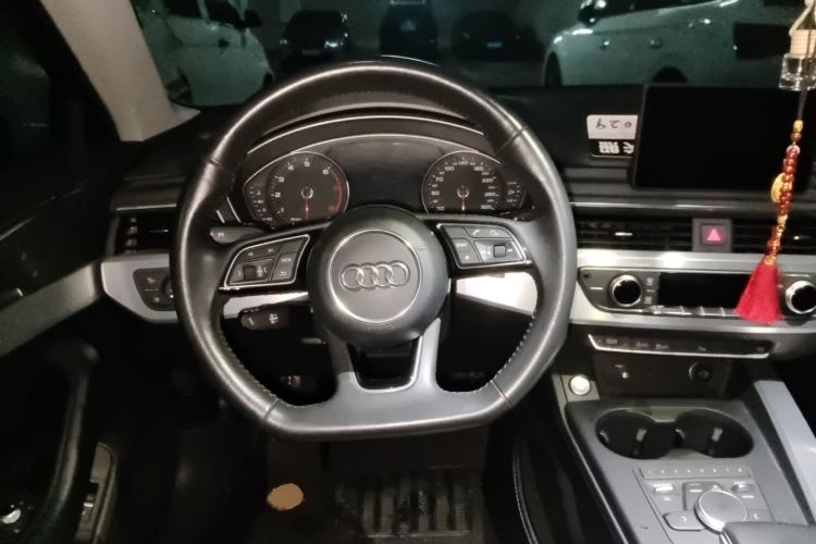 Used Audi A4L 2018 30th Anniversary Edition 45 TFSI quattro Individual Sport Edition Steering Wheel