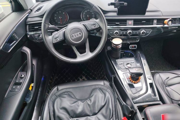 Used Audi A4L 2018 30th Anniversary Edition 40 TFSI Trendy Model Steering Wheel