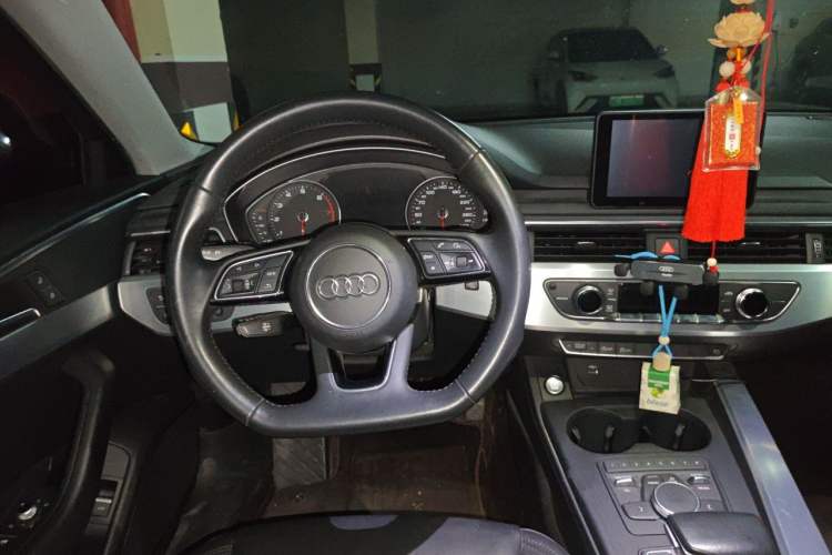 Used Audi A4L 2018 30th Anniversary Edition 45 TFSI quattro Individual Sport Edition Steering Wheel