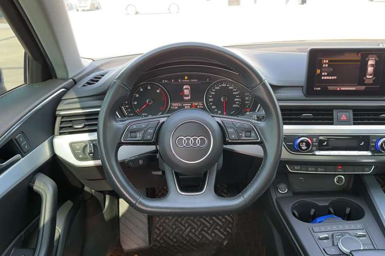 Used Audi A4L 2018 30th Anniversary Edition 45 TFSI quattro Individual Sport Edition Steering Wheel