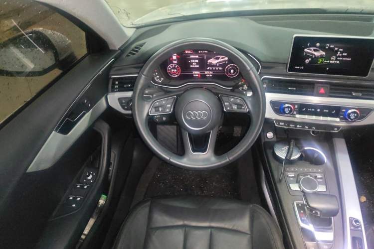 Used Audi A4L 2018 30th Anniversary Edition 40 TFSI Fashion Model Steering Wheel