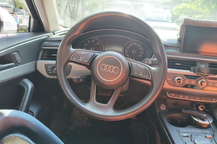 Used Audi A4L 2018 30th Anniversary Edition 40 TFSI Trendy Model Steering Wheel