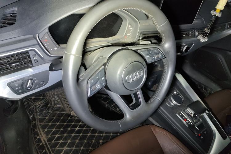 Used Audi A4L 2018 30th Anniversary Edition 40 TFSI Fashion Model Steering Wheel