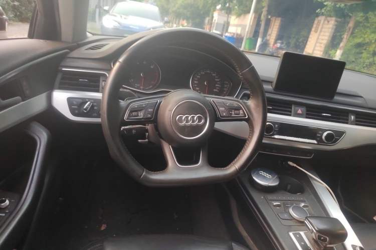Used Audi A4L 2018 30th Anniversary Edition 45 TFSI quattro Individual Sport Edition Steering Wheel