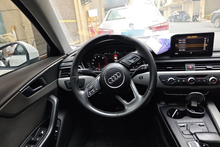 Used Audi A4L 2018 30th Anniversary Edition 40 TFSI Fashion Model Steering Wheel