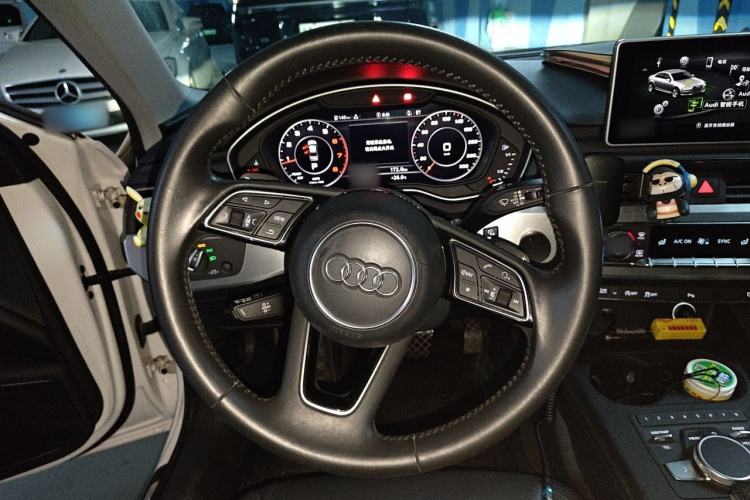 Used Audi A4L 2018 30th Anniversary Edition 40 TFSI Fashion Model Steering Wheel