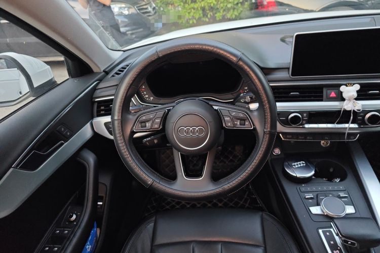Used Audi A4L 2018 30th Anniversary Edition 40 TFSI Fashion Model Steering Wheel