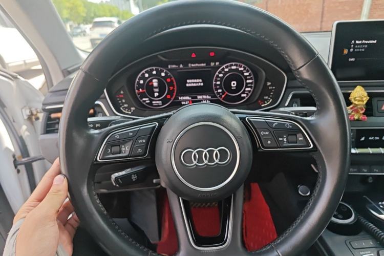 Used Audi A4L 2018 30th Anniversary Edition 40 TFSI Fashion Model Steering Wheel