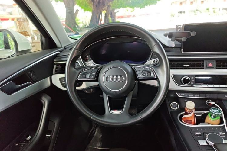 Used Audi A4L 2018 30th Anniversary Edition 40 TFSI Fashion Model Steering Wheel