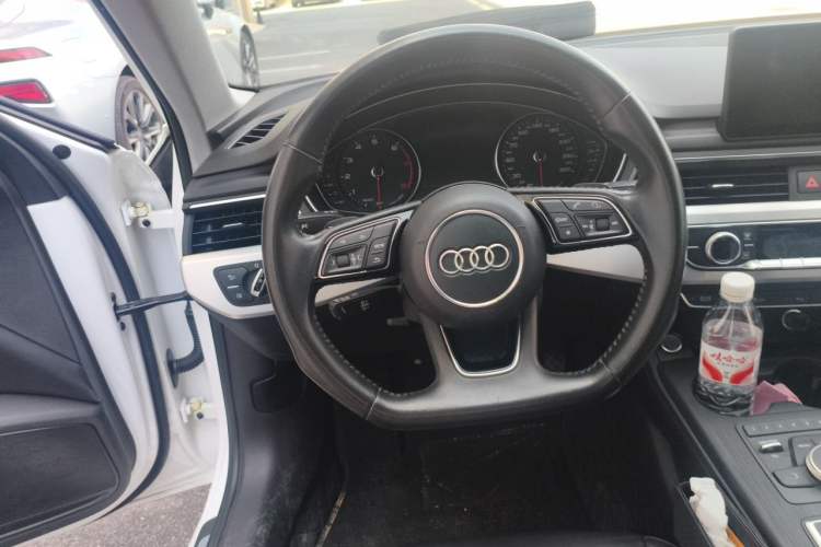 Used Audi A4L 2018 30th Anniversary Edition 45 TFSI quattro Individual Sport Edition Steering Wheel