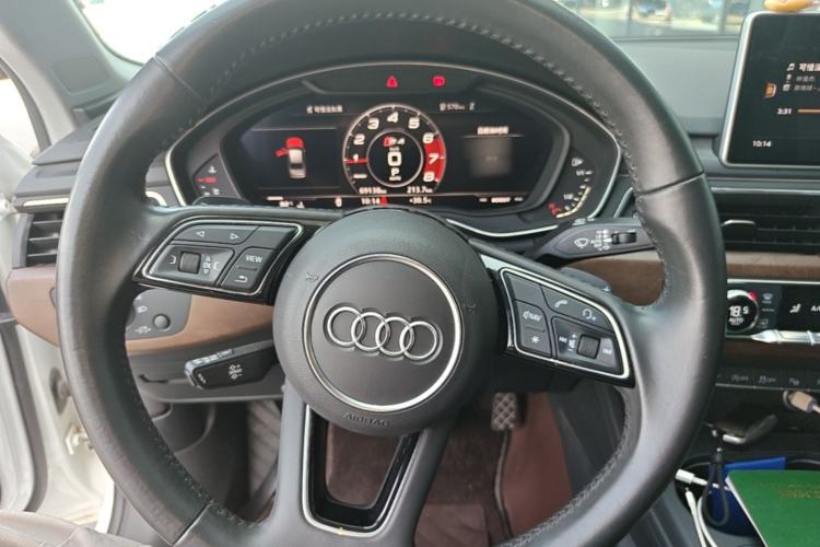 Used Audi A4L 2018 30th Anniversary Edition 40 TFSI Fashion Model Steering Wheel