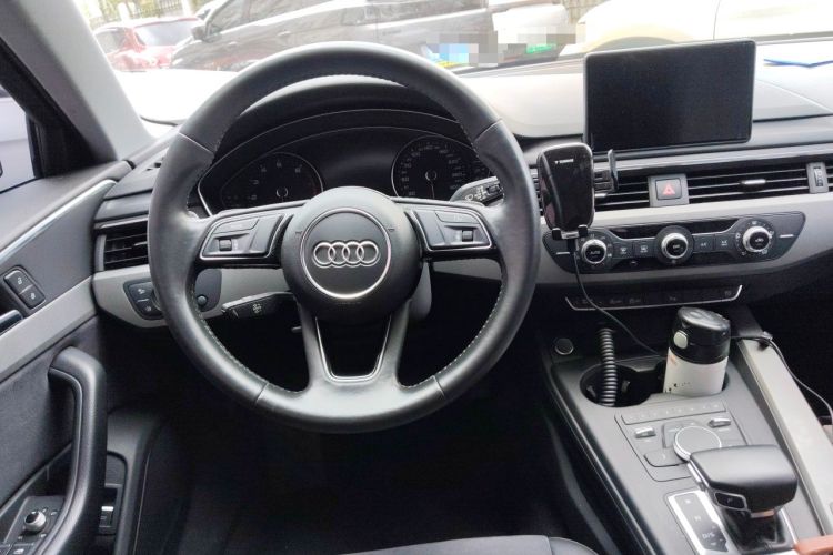 Used Audi A4L 2018 30th Anniversary Edition 40 TFSI Trendy Model Steering Wheel