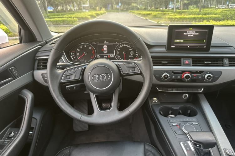 Used Audi A4L 2018 30th Anniversary Edition 30 TFSI Ambition Model Steering Wheel