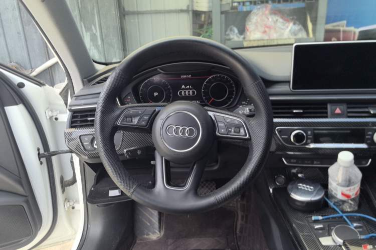 Used Audi A4L 2018 30th Anniversary Edition 40 TFSI Fashion Model Steering Wheel