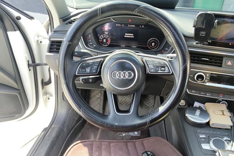 Used Audi A4L 2018 30th Anniversary Edition 40 TFSI Fashion Model Steering Wheel