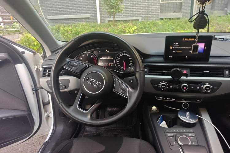 Used Audi A4L 2018 30th Anniversary Edition 40 TFSI Trendy Model Steering Wheel