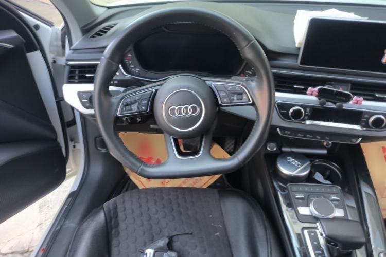 Used Audi A4L 2018 30th Anniversary Edition 40 TFSI Sport Edition Steering Wheel
