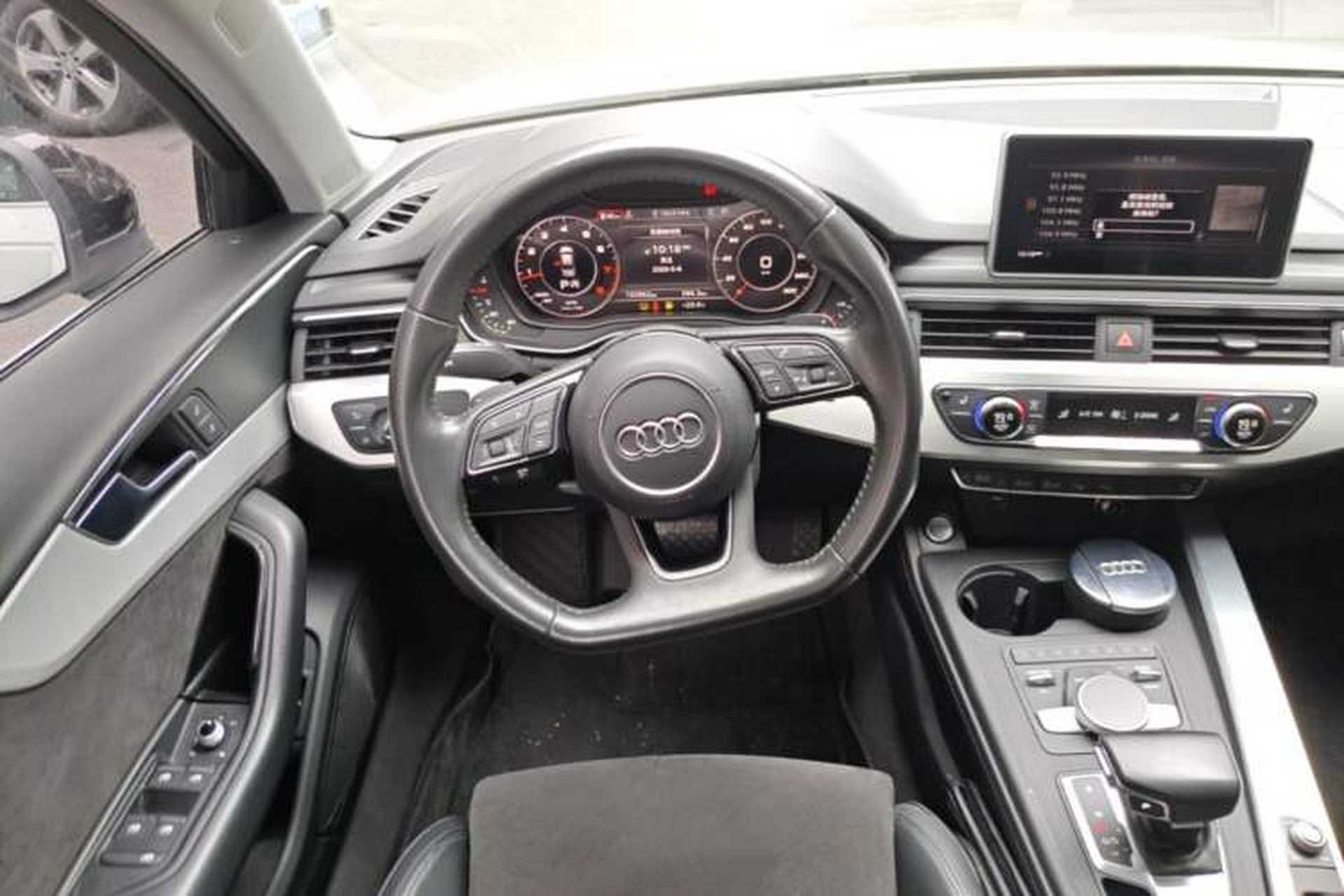 Used Audi A4L 2018 30th Anniversary Edition 45 TFSI quattro Sport model Steering Wheel