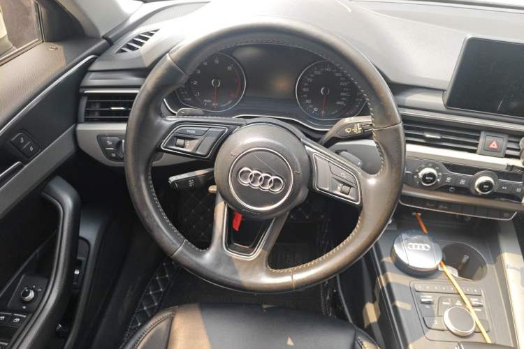 Used Audi A4L 2018 30th Anniversary Edition 30 TFSI Ambition Model Steering Wheel