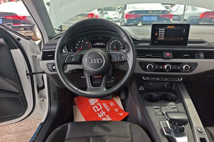 Used Audi A4L 2018 30th Anniversary Edition 40 TFSI Trendy Model Steering Wheel