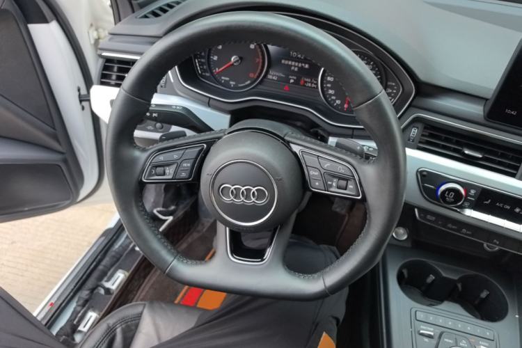 Used Audi A4L 2018 30th Anniversary Edition 45 TFSI quattro Individual Sport Edition Steering Wheel