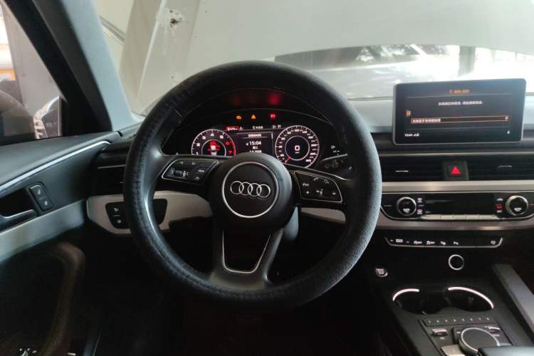 Used Audi A4L 2018 30th Anniversary Edition 40 TFSI Fashion Model Steering Wheel