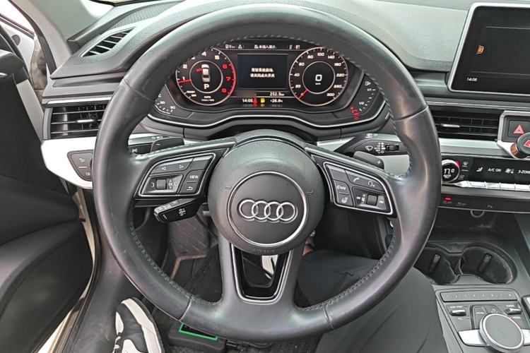 Used Audi A4L 2018 30th Anniversary Edition 40 TFSI Fashion Model Steering Wheel