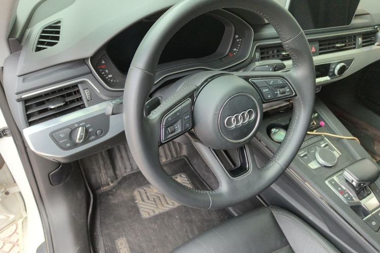 Used Audi A4L 2018 30th Anniversary Edition 40 TFSI Fashion Model Steering Wheel