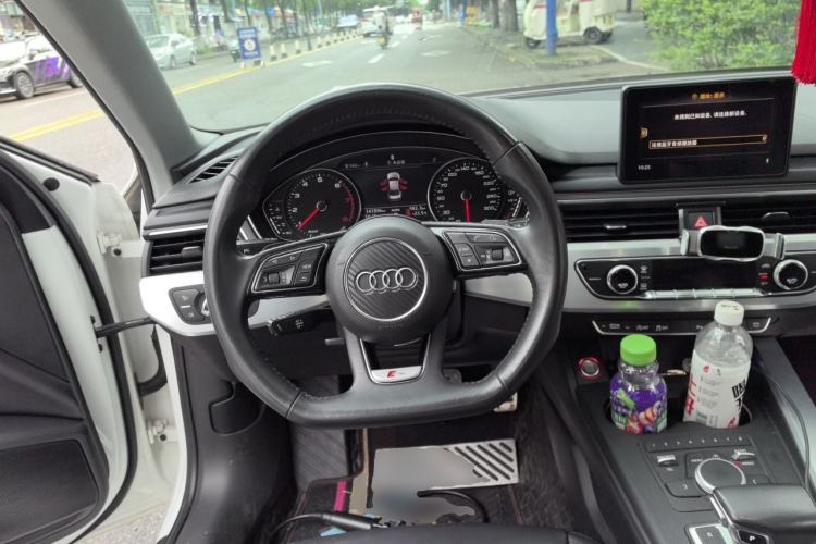 Used Audi A4L 2018 30th Anniversary Edition 45 TFSI quattro Individual Sport Edition Steering Wheel