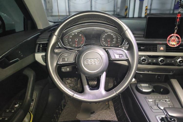Used Audi A4L 2018 30th Anniversary Edition 30 TFSI Ambition Model Steering Wheel