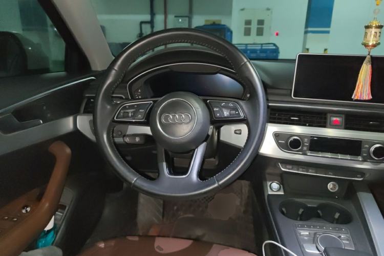 Used Audi A4L 2018 30th Anniversary Edition 40 TFSI Fashion Model Steering Wheel