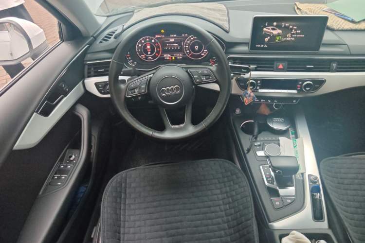 Used Audi A4L 2018 30th Anniversary Edition 40 TFSI Fashion Model Steering Wheel