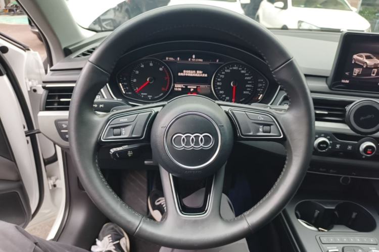 Used Audi A4L 2018 30th Anniversary Edition 40 TFSI Trendy Model Steering Wheel