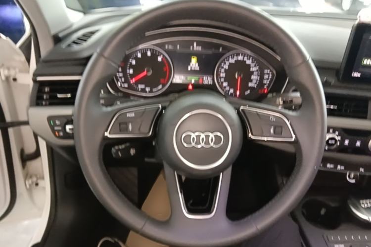 Used Audi A4L 2018 30th Anniversary Edition 40 TFSI Trendy Model Steering Wheel