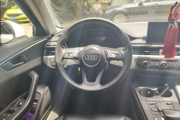 Used Audi A4L 2018 30th Anniversary Edition 40 TFSI Trendy Model Steering Wheel