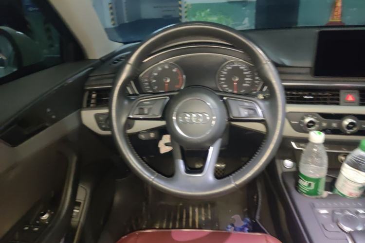 Used Audi A4L 2018 30th Anniversary Edition 40 TFSI Trendy Model Steering Wheel
