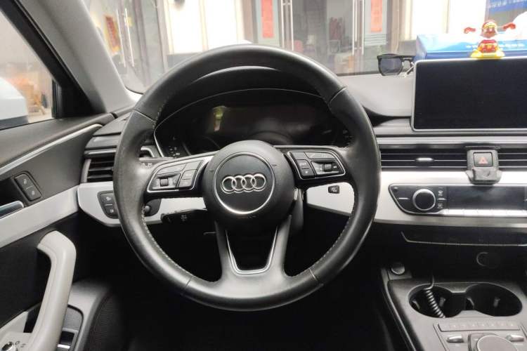 Used Audi A4L 2018 30th Anniversary Edition 40 TFSI Fashion Model Steering Wheel