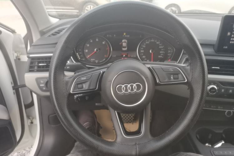 Used Audi A4L 2018 30th Anniversary Edition 40 TFSI Trendy Model Steering Wheel