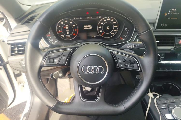Used Audi A4L 2018 30th Anniversary Edition 45 TFSI quattro Sport model Steering Wheel