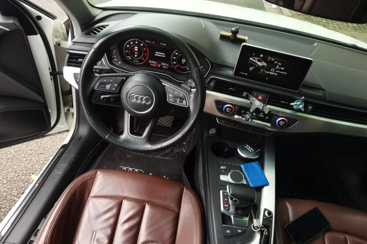 Used Audi A4L 2018 30th Anniversary Edition 40 TFSI Fashion Model Steering Wheel