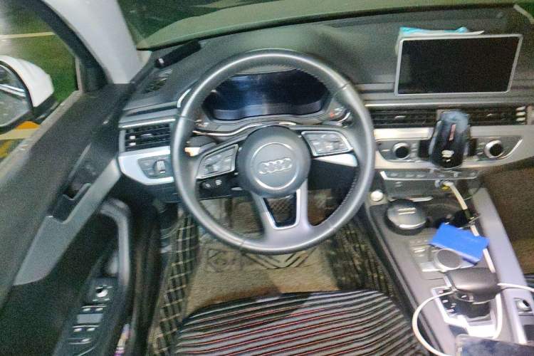 Used Audi A4L 2018 30th Anniversary Edition 40 TFSI Fashion Model Steering Wheel