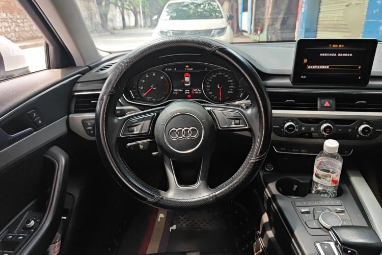 Used Audi A4L 2018 30th Anniversary Edition 40 TFSI Trendy Model Steering Wheel