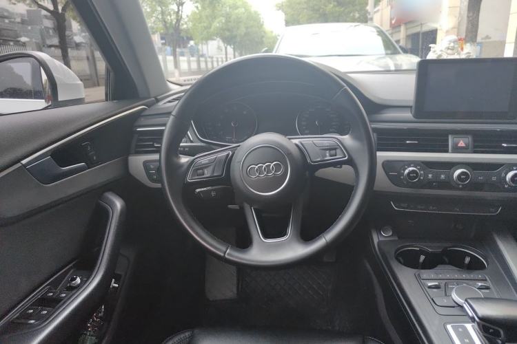 Used Audi A4L 2018 30th Anniversary Edition 40 TFSI Trendy Model Steering Wheel
