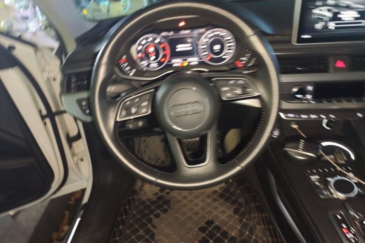 Used Audi A4L 2018 30th Anniversary Edition 40 TFSI Fashion Model Steering Wheel