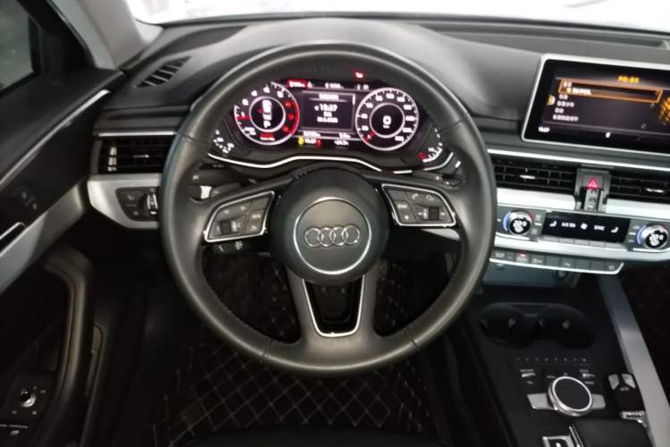 Used Audi A4L 2018 30th Anniversary Edition 40 TFSI Fashion Model Steering Wheel