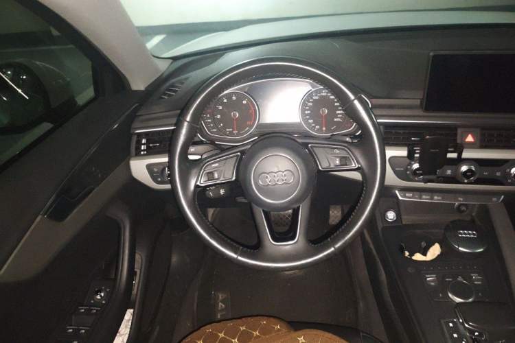 Used Audi A4L 2018 30th Anniversary Edition 40 TFSI Trendy Model Steering Wheel